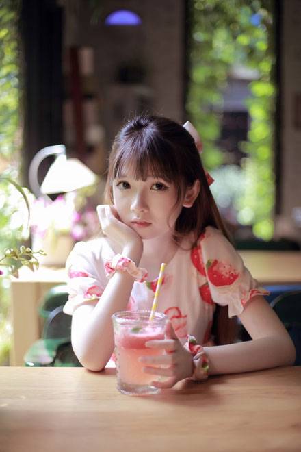 日系甜美少女咖啡馆写真图片写真（13）