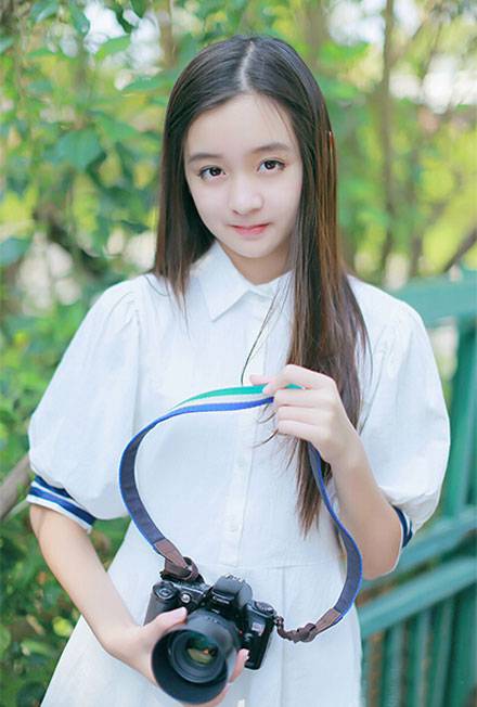 白皙素颜少女户外小清新写真（5）