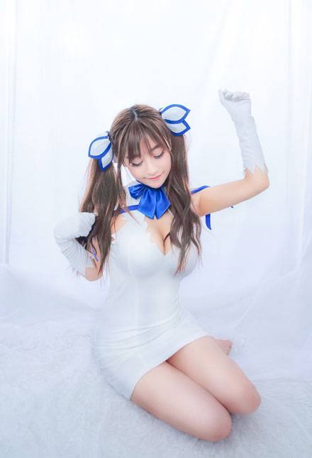 赫斯缇雅巨乳萌妹唯美COS（1）