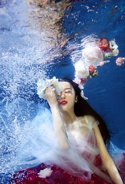 川外校花罗秋韵水中唯美写真（7）