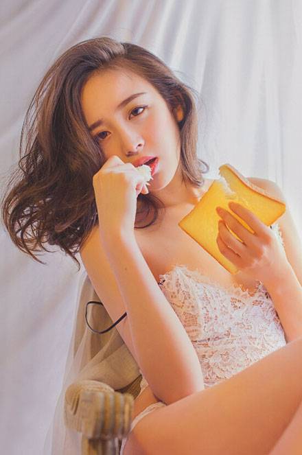 气质养眼美女私房内衣写真图片写真（4）