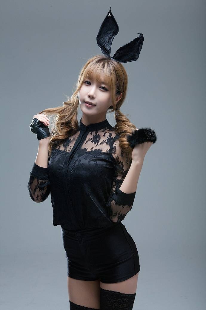 韩国人气Showgirl许允美高清写真[1000P]