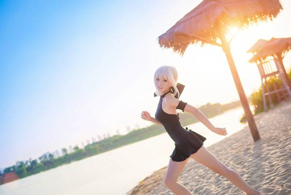 《Fate》Saber黑色泳装Cos（2）