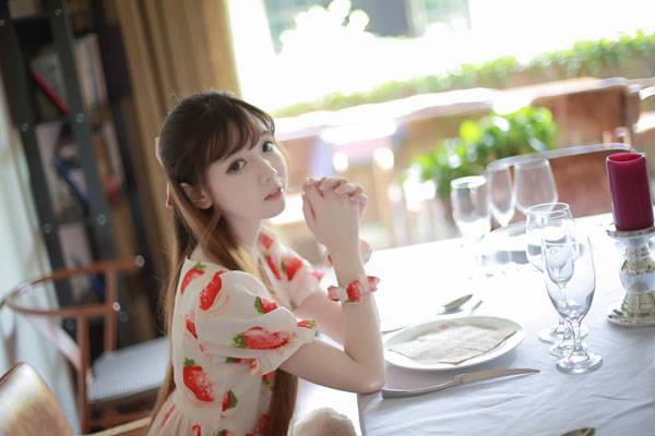 日系甜美少女咖啡馆写真图片写真（12）