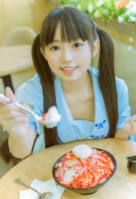 日系双马尾吃货萝莉日常写真集（6）