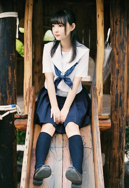 大眼清纯少女日系制服写真（2）