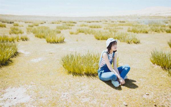 小清新文艺美女草原写真图片写真（6）