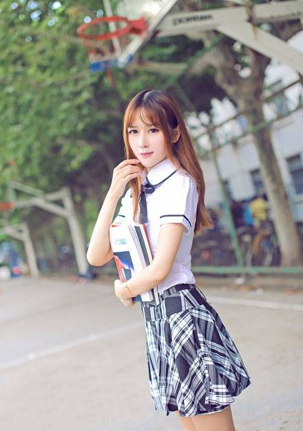 嫩模张优制服校园清新写真（5）