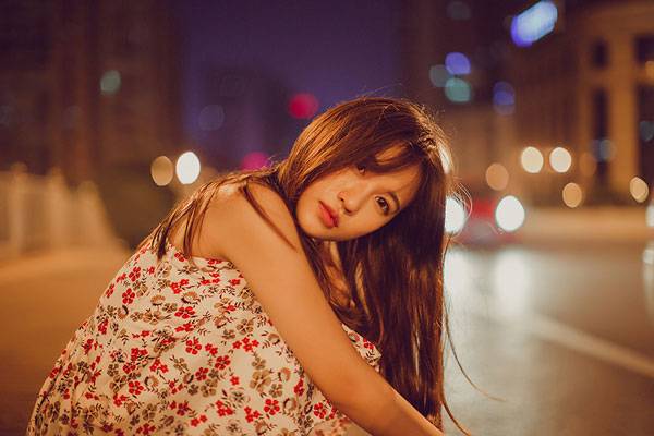 甜美养眼美女夜晚街拍写真（11）