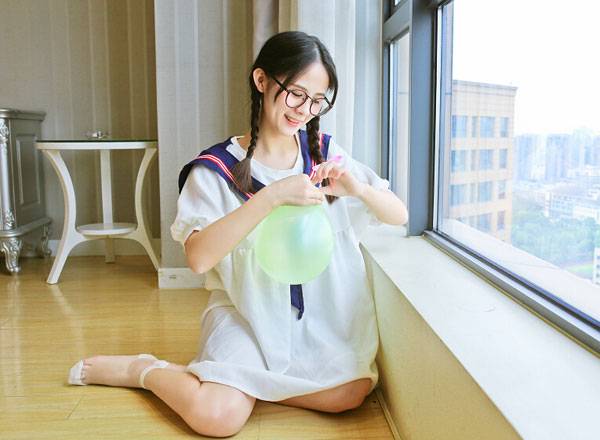 双马尾可爱美女室内清新写真（3）