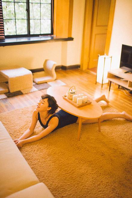 90后嫩模柳侑绮室内死库水写真（8）