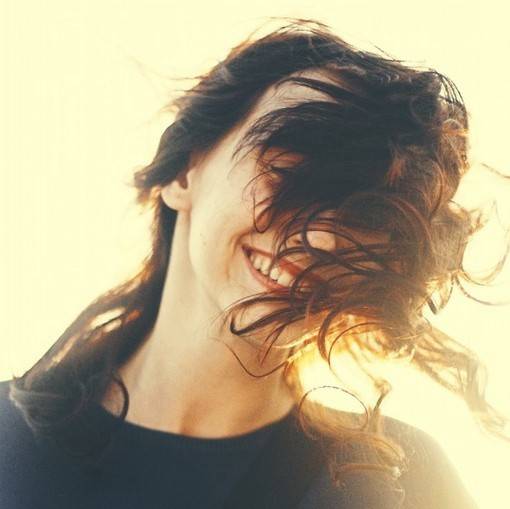 暖色调唯美的女生长发及腰小清新图片