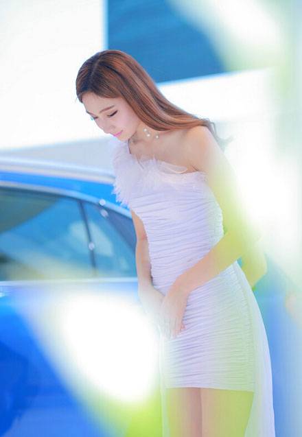 阅兵三军仪仗队女兵门佳慧走红网络（1）