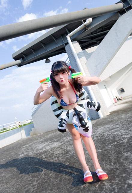 可爱双马尾美女天台比基尼图片写真（9）