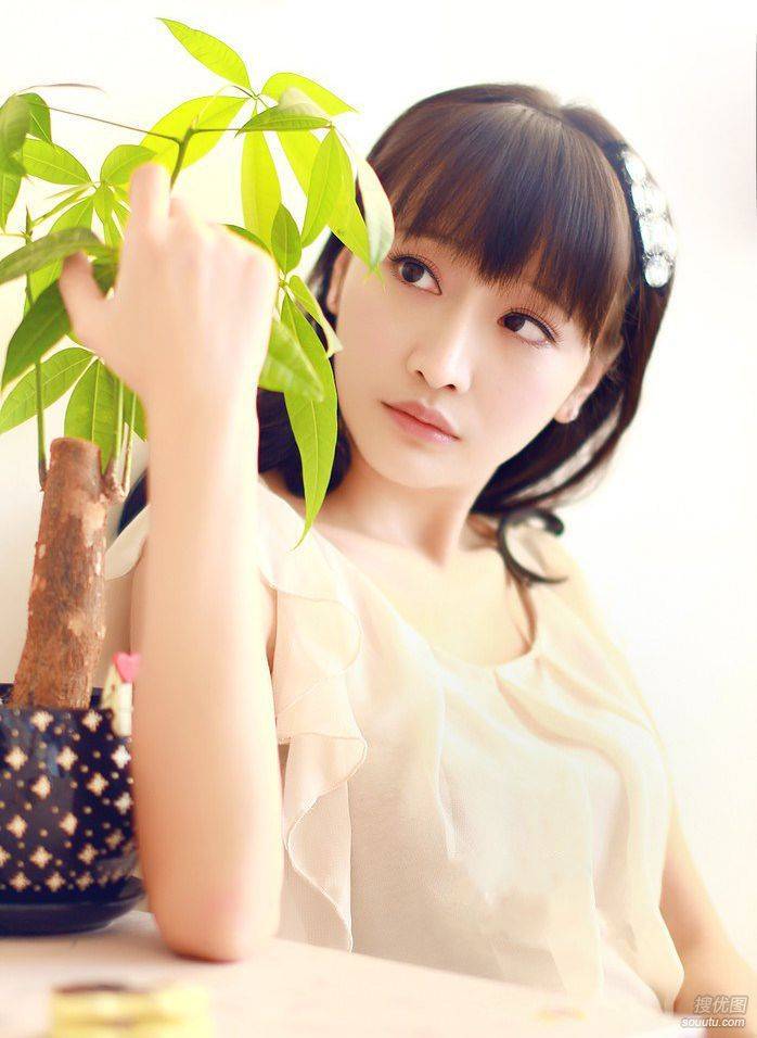 齐刘海清纯美女图片-刘海妹子闺房的秘密第3张图片