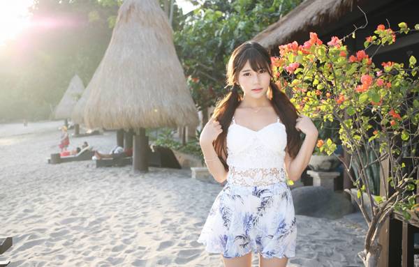 嫩模Milk楚楚沙滩双马尾甜美写真（8）