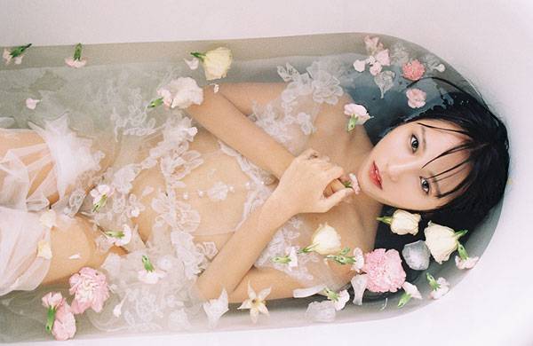 日系红唇美女私房唯美写真图片写真（15）