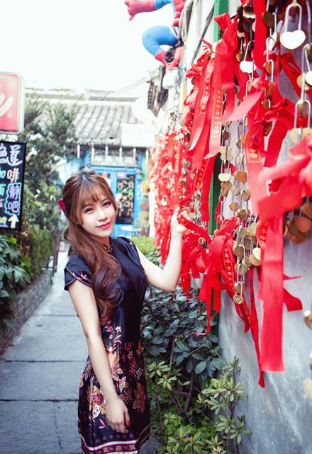 气质甜美美女旗袍写真（11）