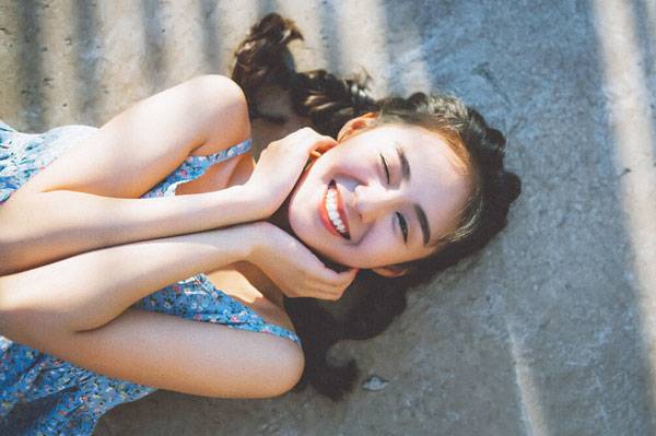 日系养眼美女户外胶片写真（12）