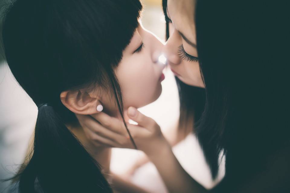 双生姐妹花福利写真：白丝VS黑丝[29P]