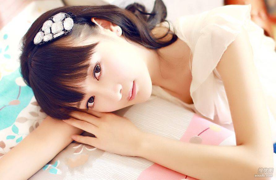 齐刘海清纯美女图片-刘海妹子闺房的秘密第8张图片