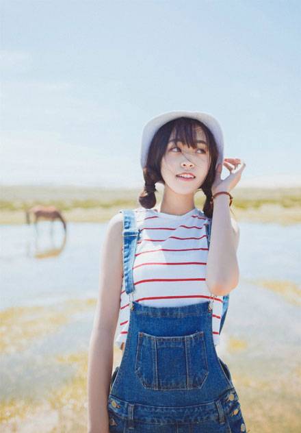 小清新文艺美女草原写真图片写真（1）