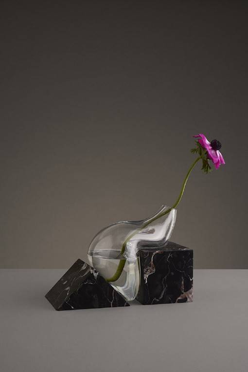 手工吹制的玻璃容器插花唯美设计欣赏