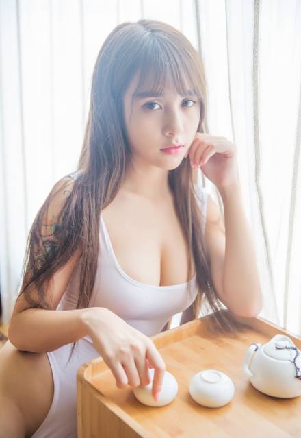 90后巨乳美女私房性感写真（4）