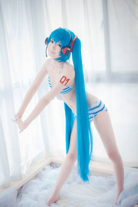 贫乳萌妹miku比基尼手办cos（）