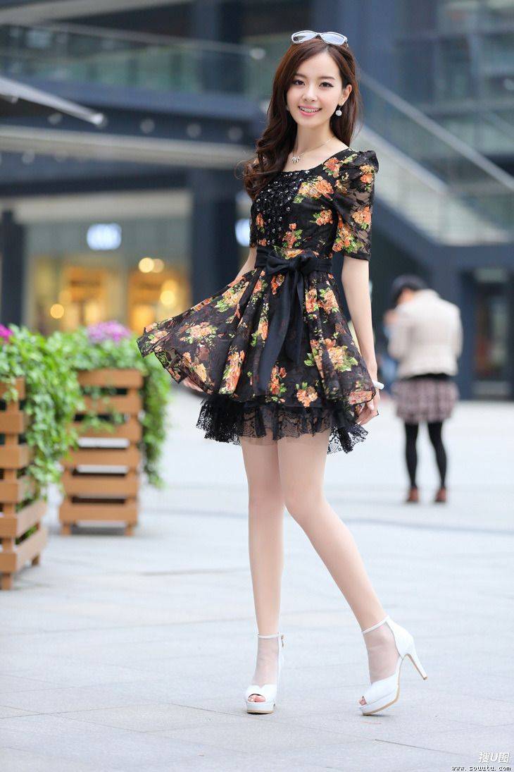 两种类型的长腿气质美女图片（27张）第1张图片