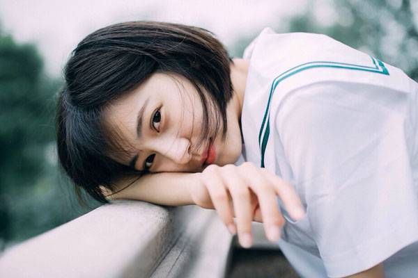 清纯短发美女制服胶片图片写真（1）