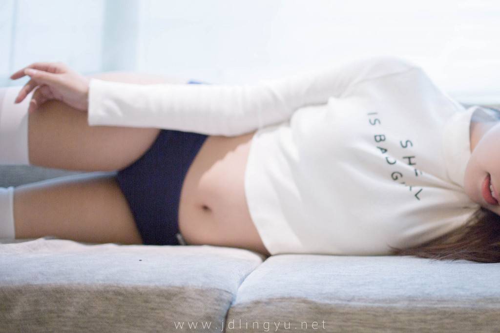 宅女的紧身短裤朦胧自拍