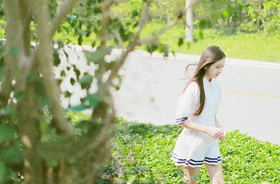 白皙素颜少女户外小清新写真（8）