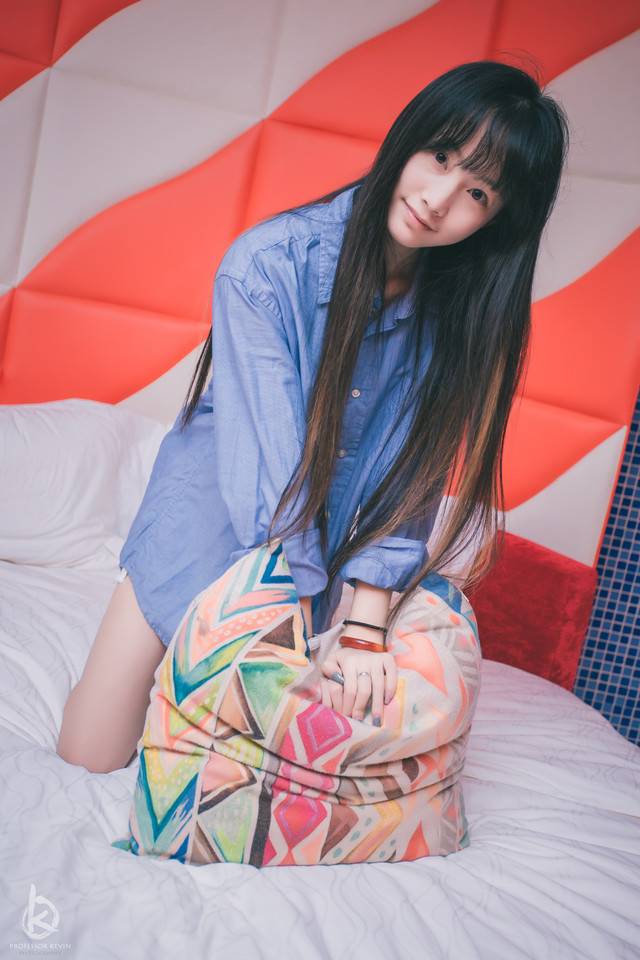 穿男士衬衫的少女-722