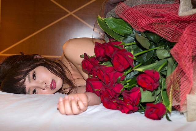 NMB48山田菜菜毕业写真大秀傲人事业线[11P]