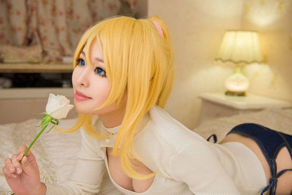 绚濑绘里开胸毛衣同人COS（8）