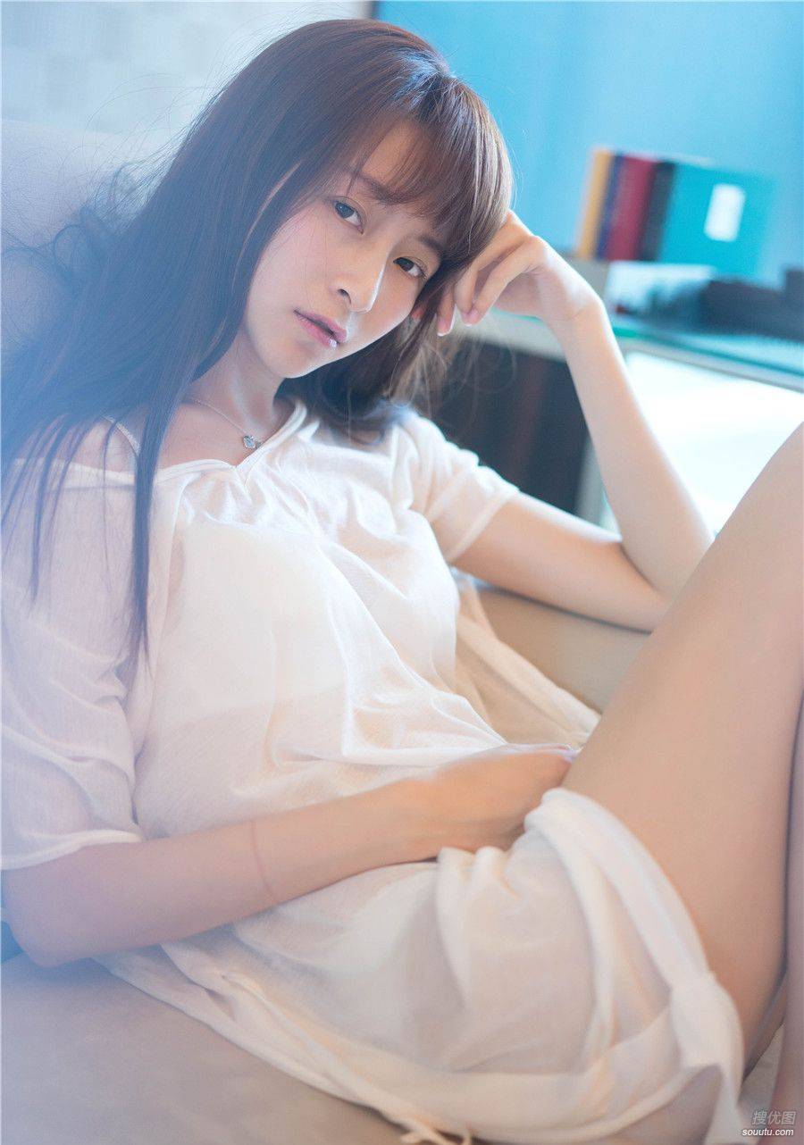 清纯长发美女私房高清近照第1张图片