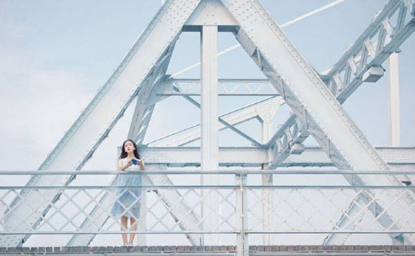 甜美养眼美女户外清新图片写真（9）