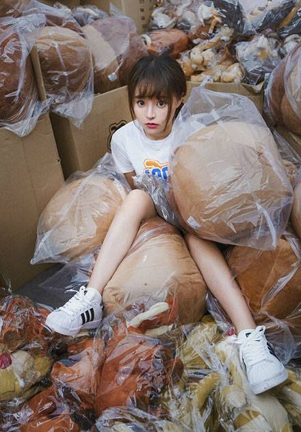 90后嫩模柳侑绮俏皮图片写真（2）