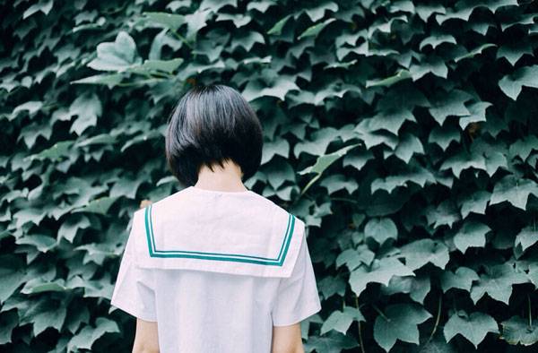 清纯短发美女制服胶片图片写真（9）