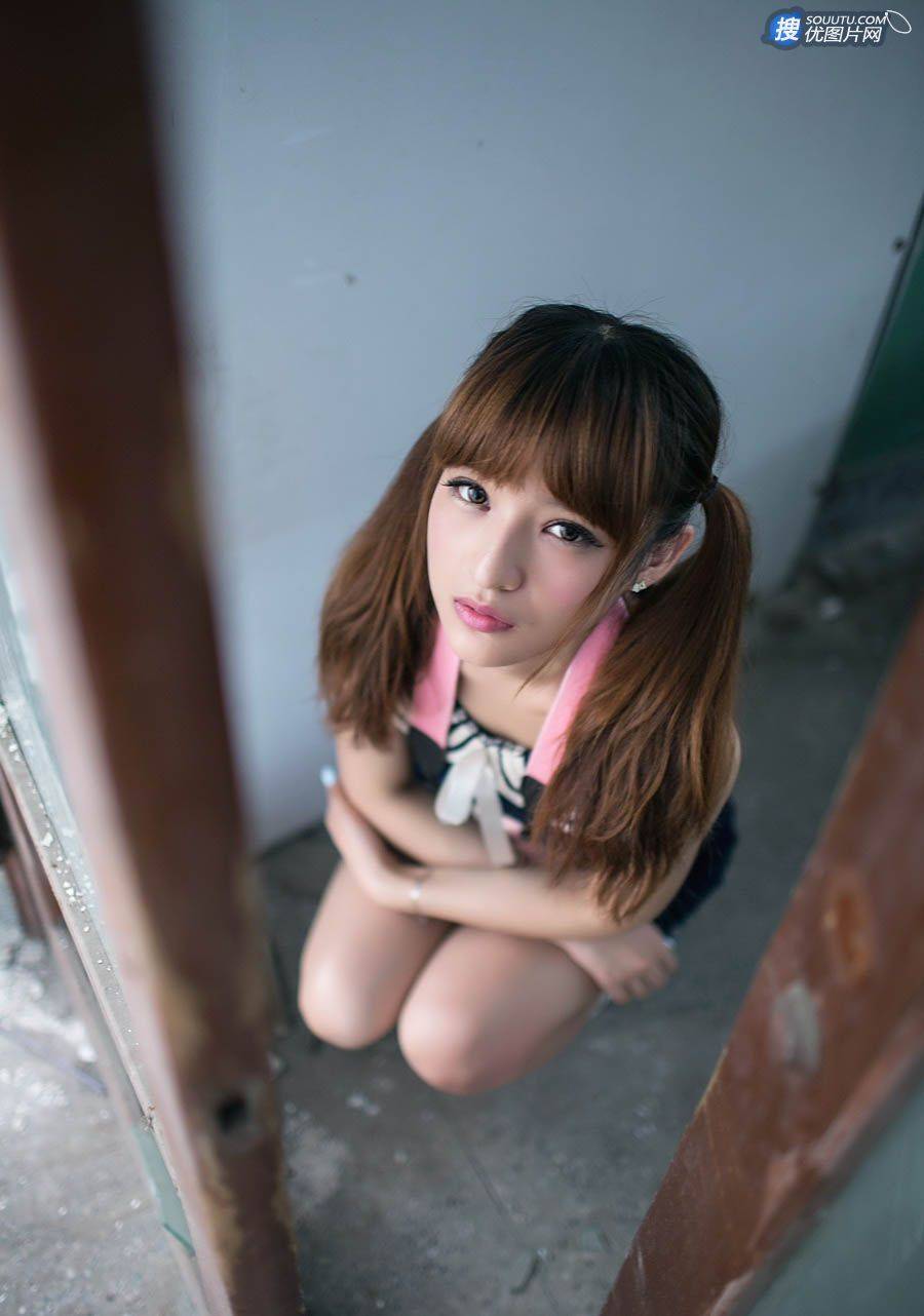  清纯学生妹-Queena废弃学校写真图片第5张图片