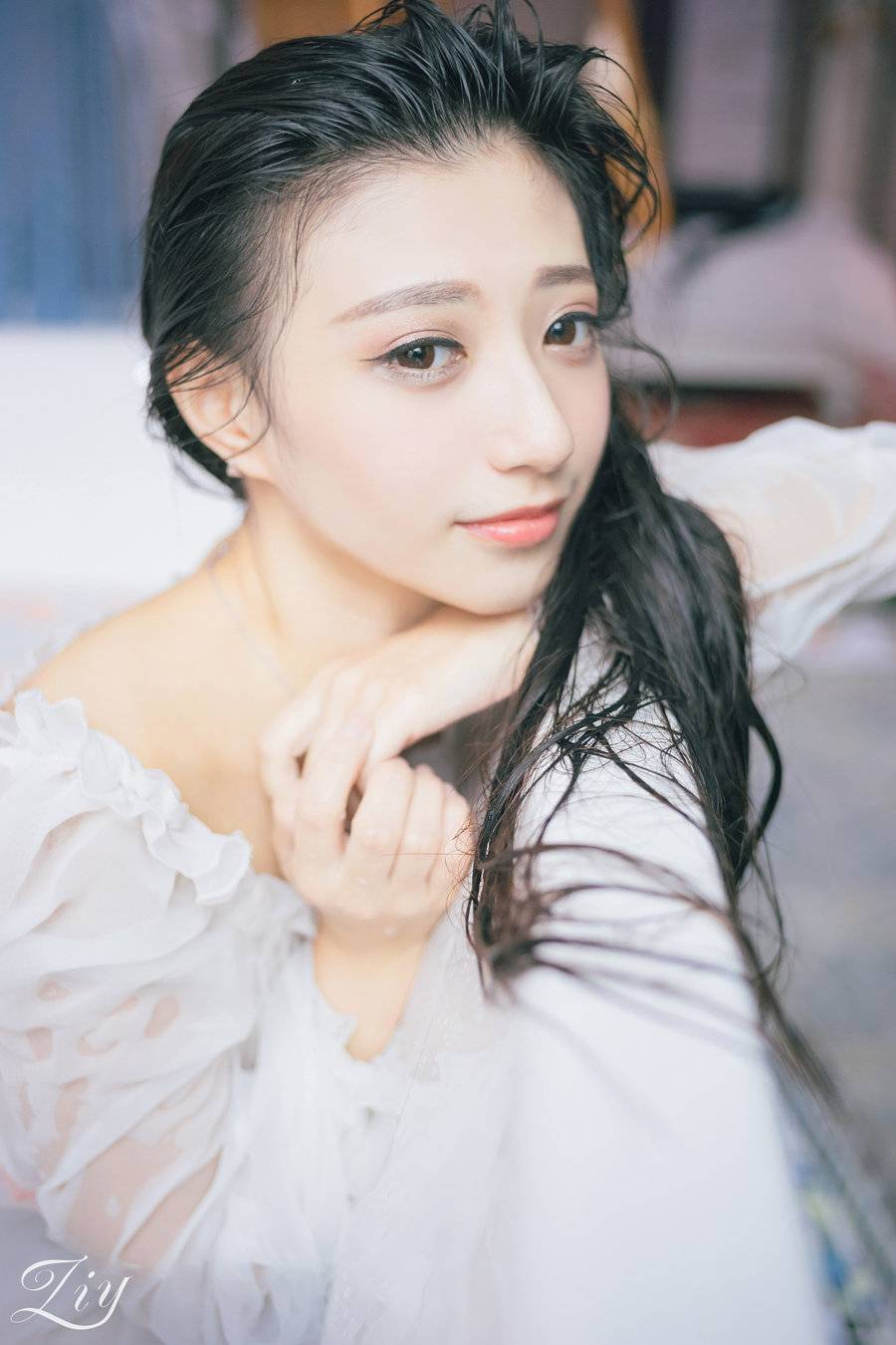 美丽自信的女子，第1张