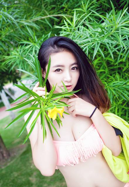 嫩模夏茉GIGI户外比基尼写真（2）