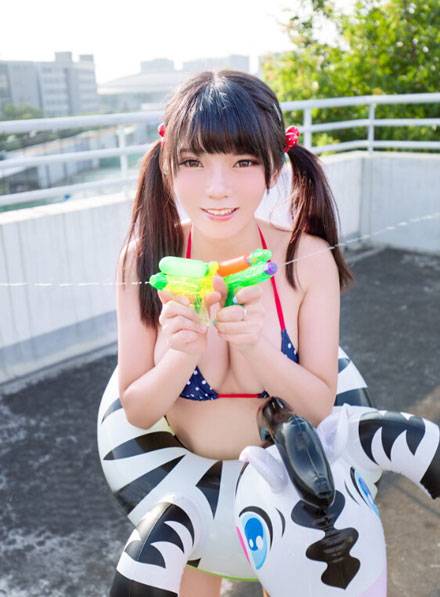 可爱双马尾美女天台比基尼图片写真（5）