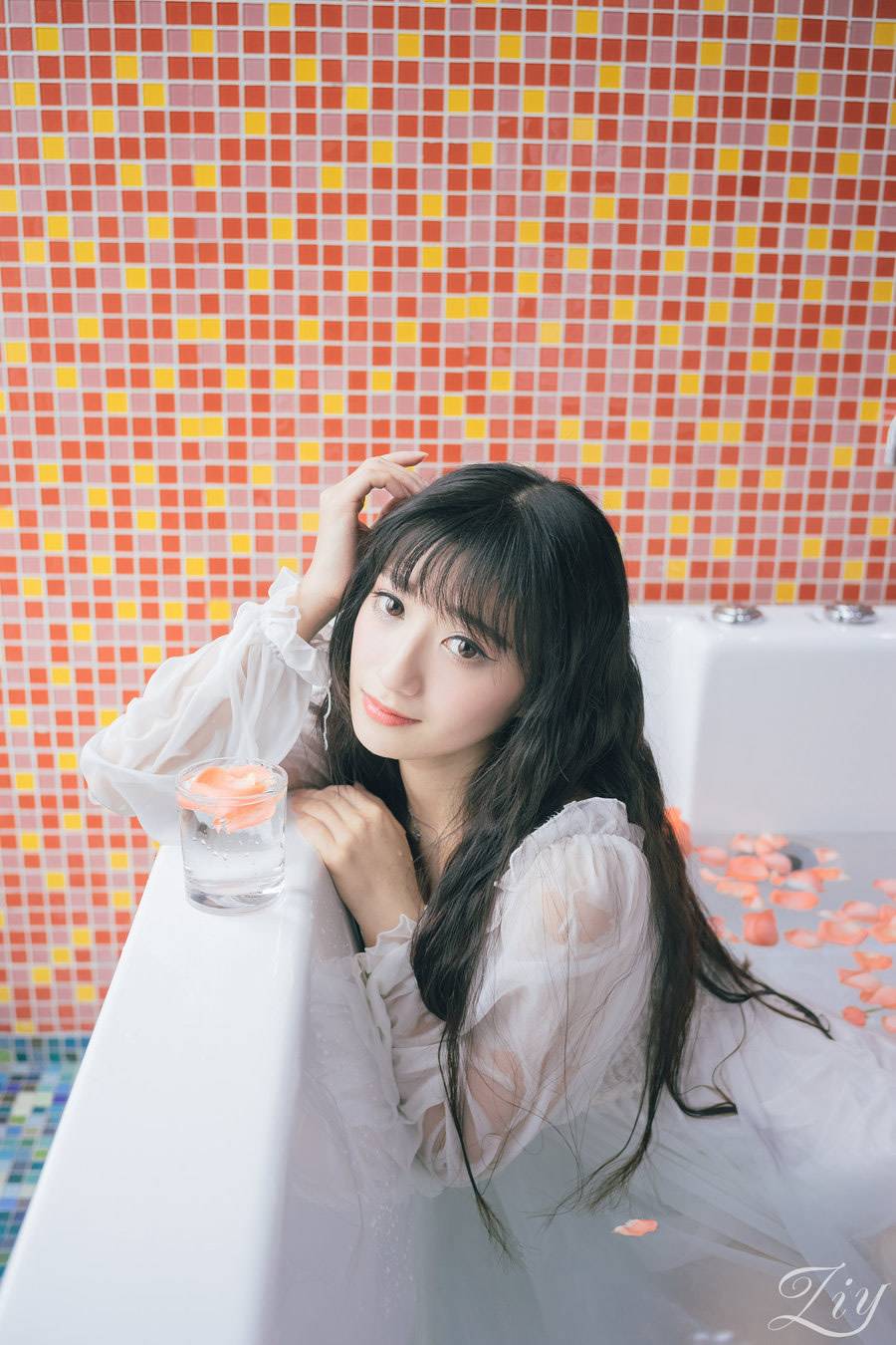 美丽自信的女子，第7张