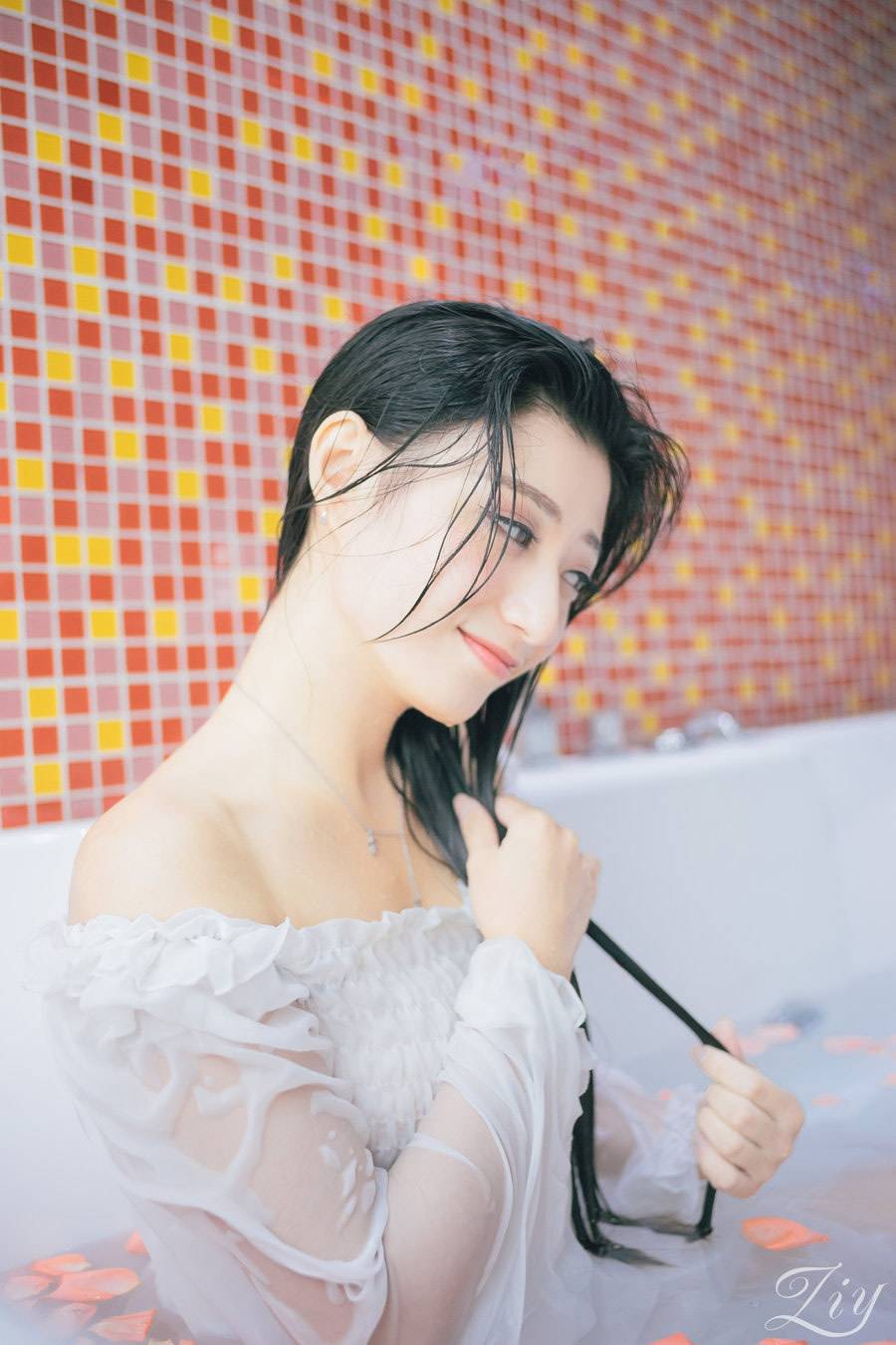 美丽自信的女子，第2张