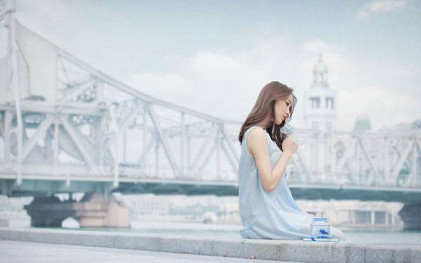 甜美养眼美女户外清新图片写真（8）