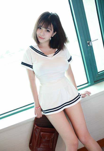 G奶嫩模刘飞儿室内水手服最新写真（13）