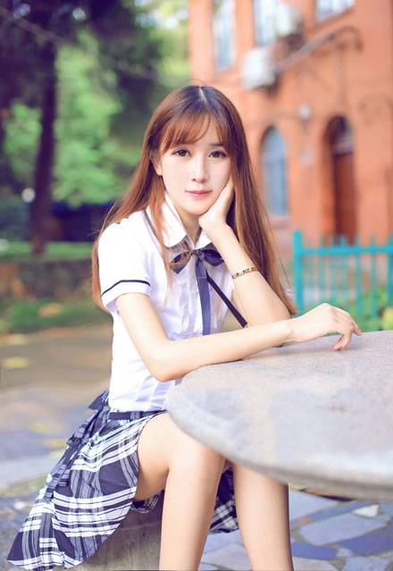 嫩模张优制服校园清新写真（1）