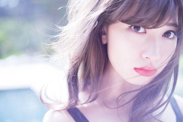 小嶋阳菜最新写真集《怎么办？》抢先看[9P]